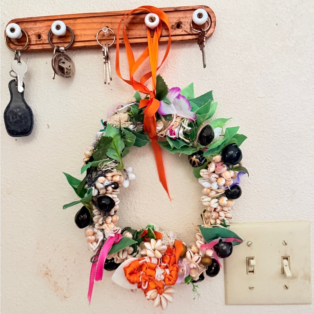 Lei po'o seashell Colorful Seashell and Ribbon Wreath
